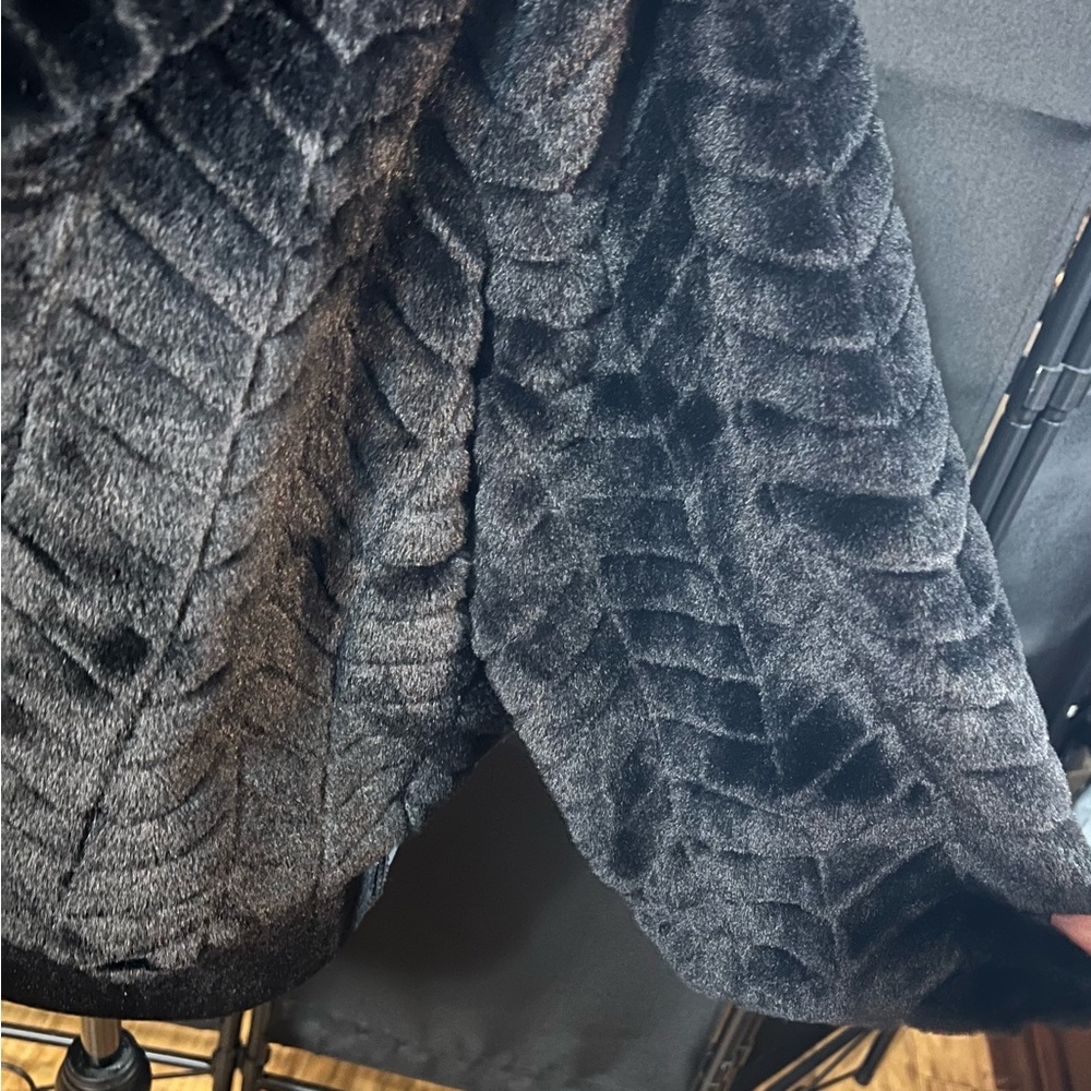 Faux fur - Picture 5 of 5